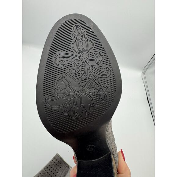 Bos. & Co Grey Perforated Peep Toe Heeled Ankle Booties Briana Boots Women’s 7.5 - Picture 7 of 7